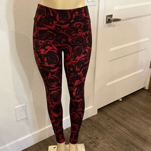 No Boundaries Red & Black Rose Print Leggings
